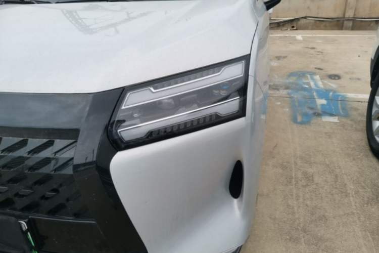 Used Wuling Starlight 730 2025 Model Plug-in Hybrid 125km Luxury Edition
