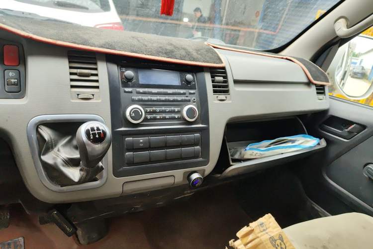 Used Foton Scenic G7 2017 2.0L Short-Wheelbase Commercial Van High Roof 4 Seats 4Q20M
