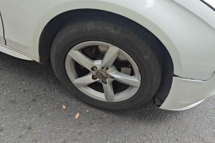 Used Audi A4L 2015 35 TFSI Automatic Standard Model Right Front Wheel Hub