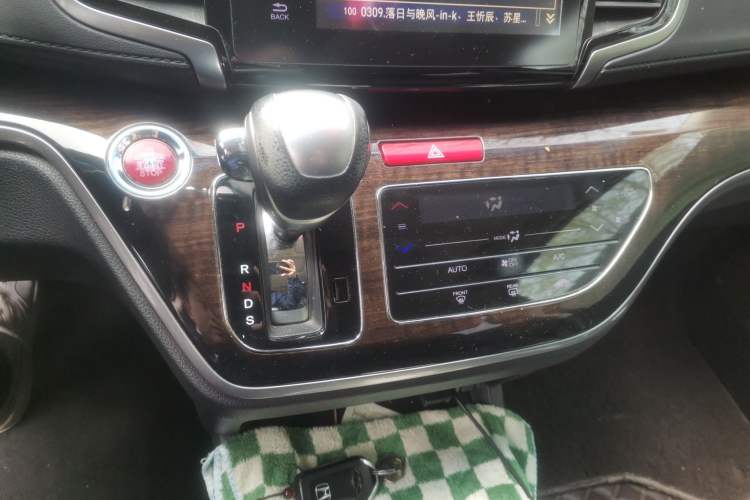 Used Honda Odyssey 2015 2.4L Smart Edition Gear Lever