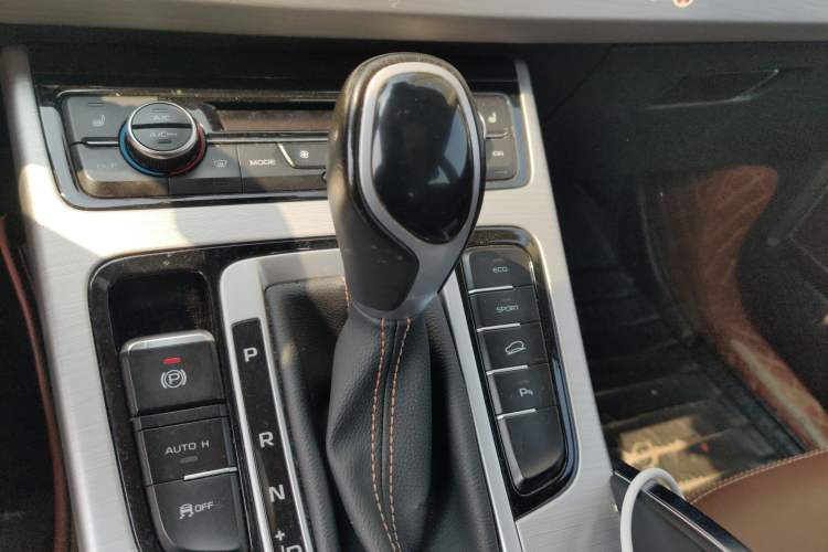 Used Geely Auto Emgrand X7 Sport 2016 1.8TD Automatic ZhiZun Version Gear Lever