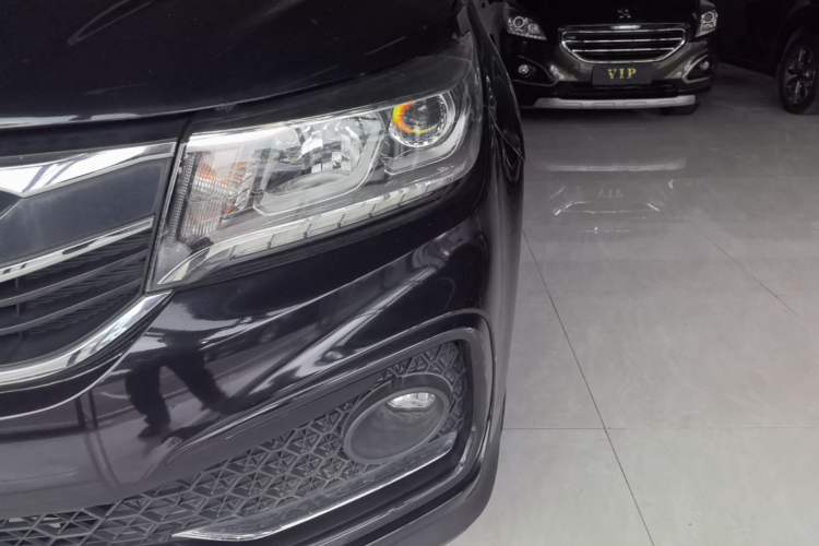 Used FORTHING Joyear X5 2017 Enjoy Series 1.6L CVT Luxury Model