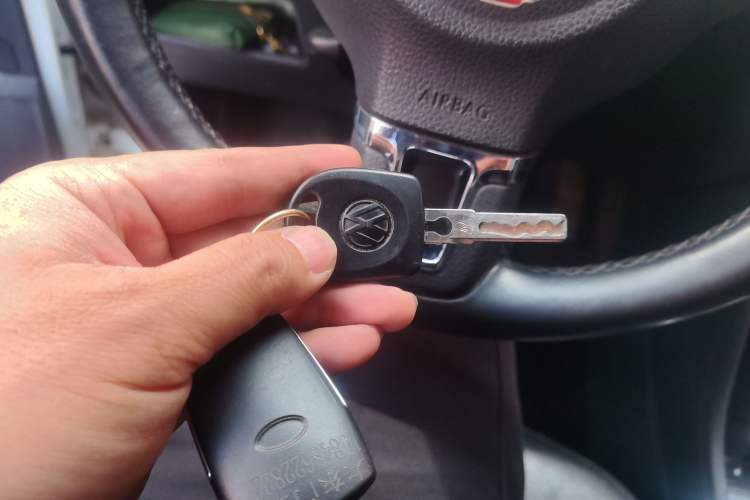 Used Volkswagen Santana 2015 1.6L Automatic Luxury Edition Vehicle Key