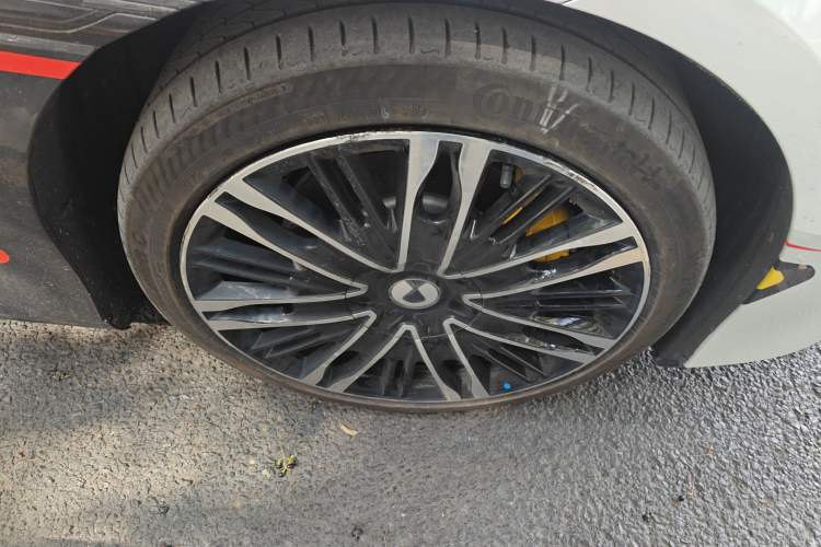 Used Denza Z9GT 2024 1100 4x4 Ultra First Edition Right Front Wheel Hub