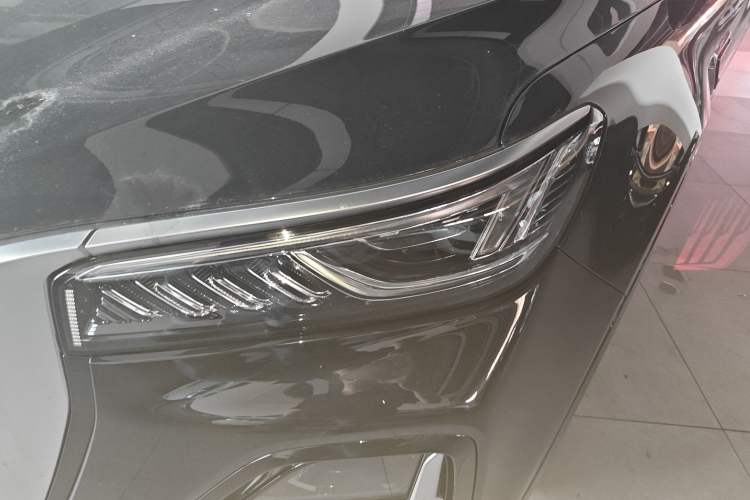 Used Hongqi HS5 2023 2.0T Qixiang Pro Edition
