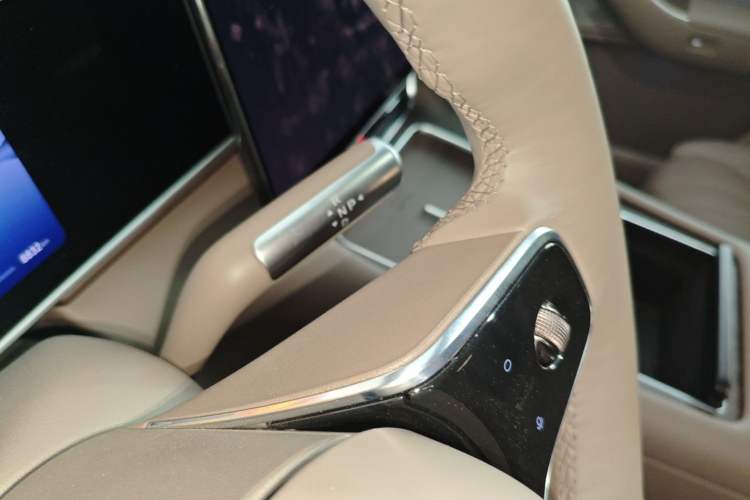 Used Hima AITO M7 2026 Model Range-Extending Ultra All-Wheel Drive 6-Seater Version Gear Lever