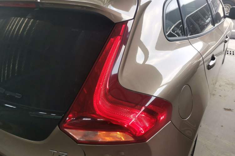 Used Volvo V40 2017 T3 Smart Edition
