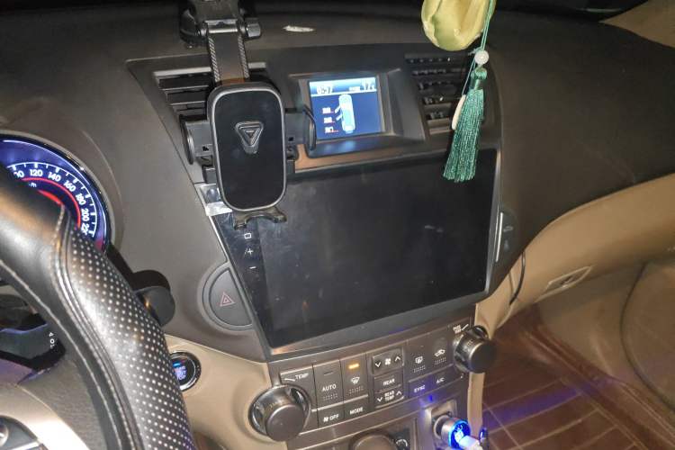 Used Toyota Highlander 2012 2.7L Two-Wheel Drive 7-Seater Luxury Edition
