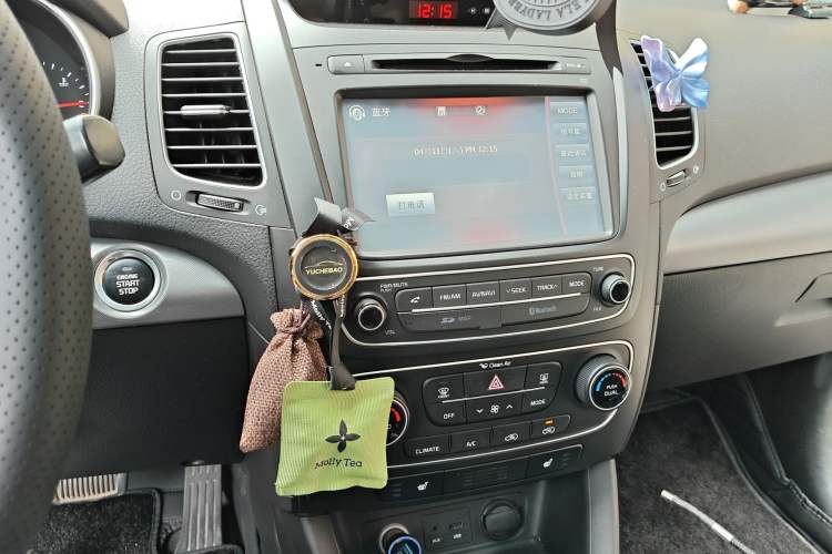 Used Kia Sorento 2013 2.2T 7-seat Diesel Luxury Edition Audio And AC Panel