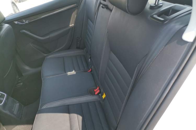 Used Skoda Octavia 2017 1.6L Manual Smart Drive Edition
