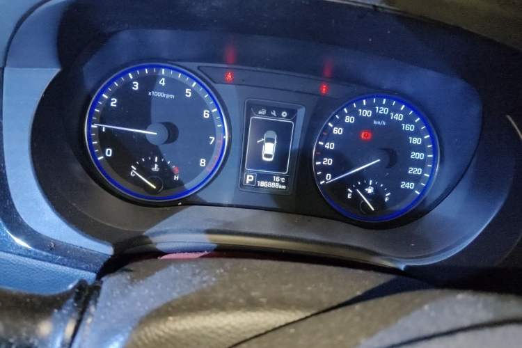 Used Hyundai Mistra 2014 1.8L Automatic Smart GLS Odometer Close Up