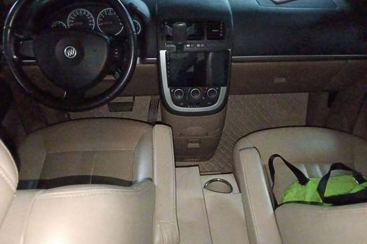 Used Buick GL8 2013 2.4L Executive Edition Center Console