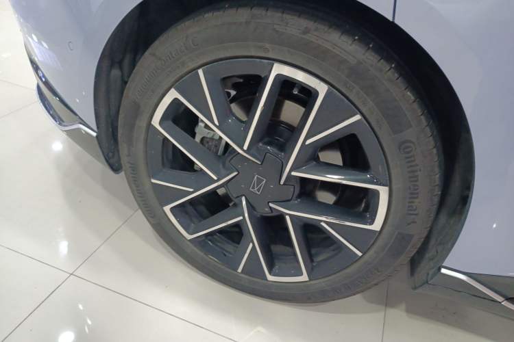 Used Avatr 06 2025 Pro Range-Extended Edition Right Rear Wheel Hub