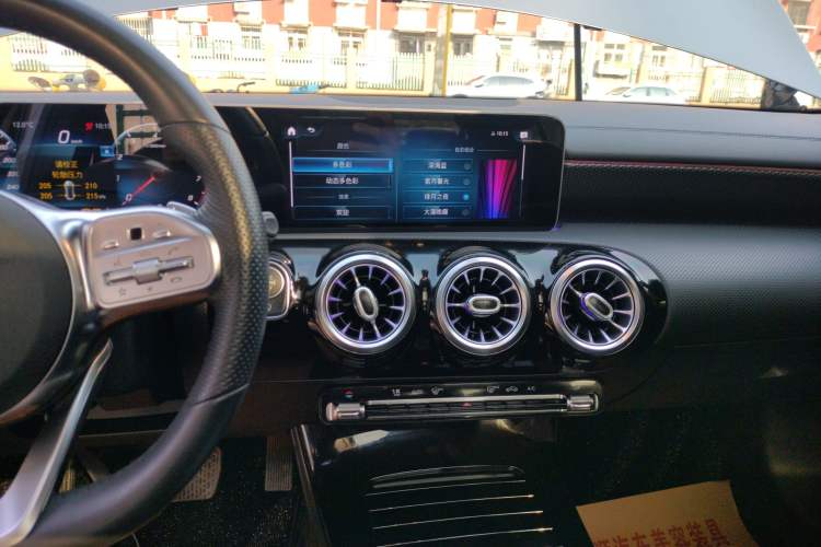 Used Mercedes-Benz A-Class 2020 Restyled A 200 L Sport Sedan Fashion Version
