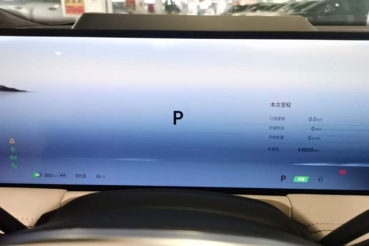 Used Geely Galaxy E8 2024 665 km Range Rear-Drive Starship Long-Range Version
