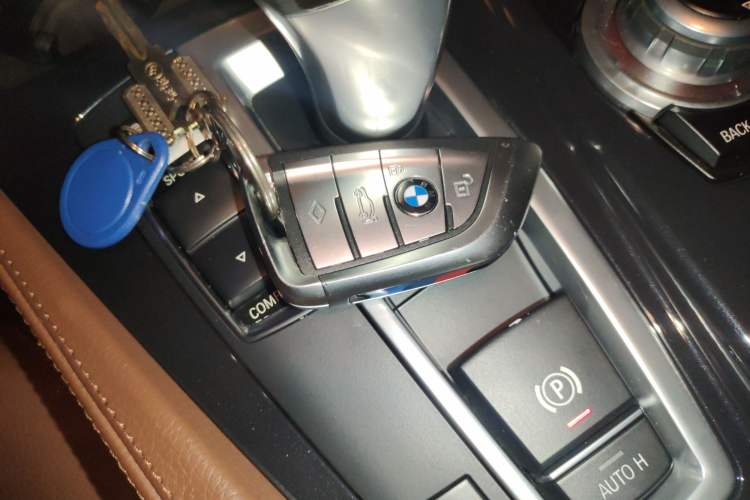 Used BMW 5 Series 2015 520i Elegant Edition
