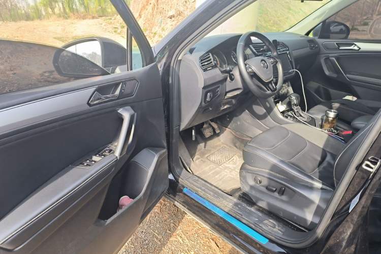 Used Volkswagen Tiguan L 2019 Updated Version 330TSI Automatic Two-Wheel Drive Panoramic Comfort Edition China VI Standard Interior 3