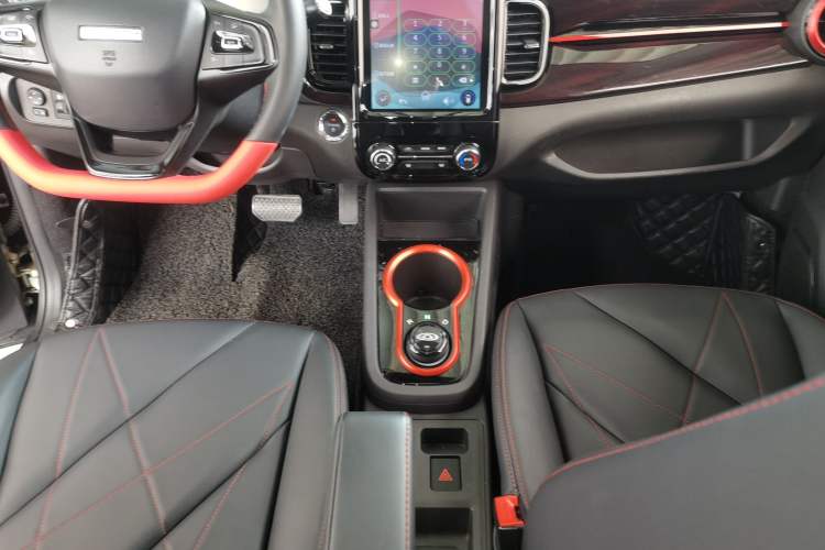 Used Chery QQ Little Ant 2022 Revised Version Sweet Pink Edition Half-Sugar Version Lithium Iron Phosphate 30.7 kWh 30 kW 301 km