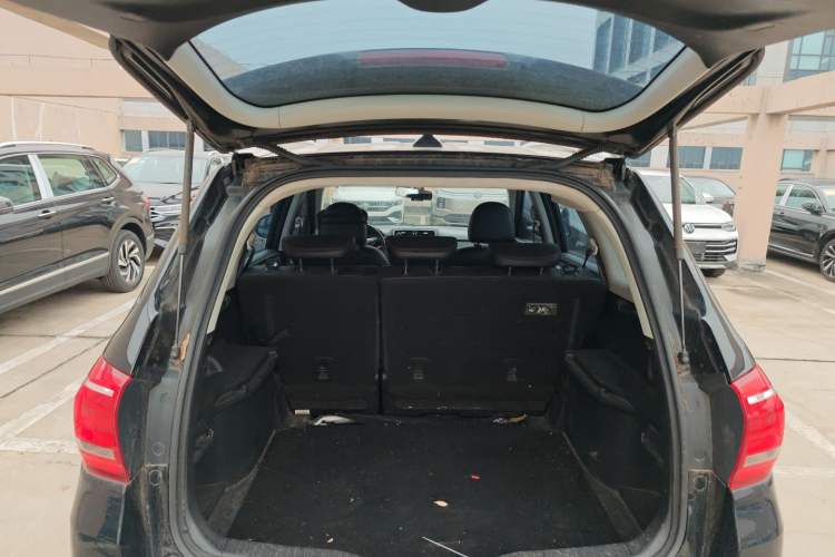 Used Haval H6 2014 Sport Version 1.5T Manual Two-Wheel Drive Elite Edition Trunk