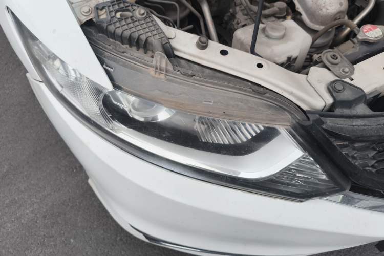 Used Honda Jade 2014 1.8L Automatic Comfort Elite Version 5 Seats Right Front Headlight