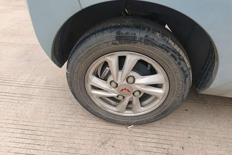 Used Wuling Hongguang MINIEV 2022 Zizai Version Lithium Iron Phosphate Right Rear Wheel Hub