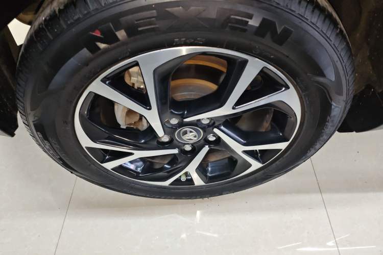 Used Toyota C-HR 2018 2.0L Leading with Sunroof China VI Standard
