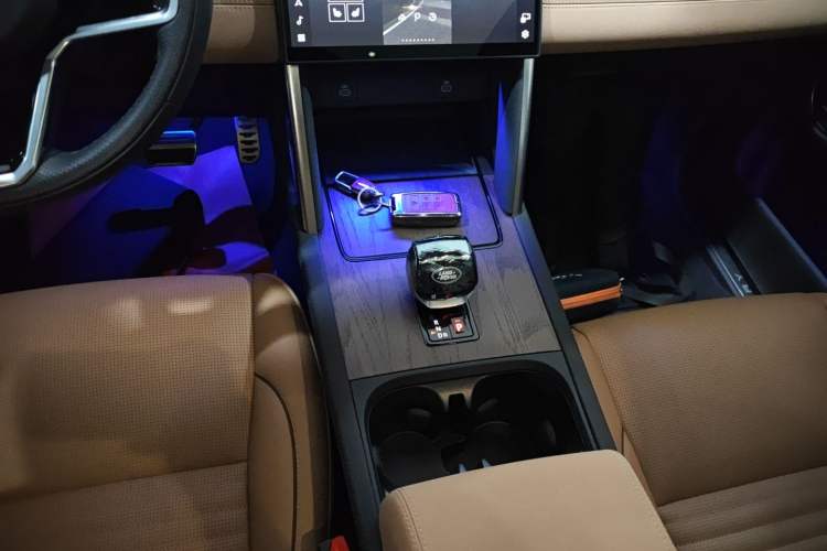 Used Land Rover Discovery Sport 2025 249 PS Performance Tech Edition Gear Lever