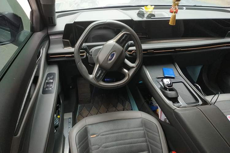 Used Ford Edge 2023 Ford Explorer L 2.0T EcoBoost Four-Wheel Drive 7-Seater Supreme Model Steering Wheel