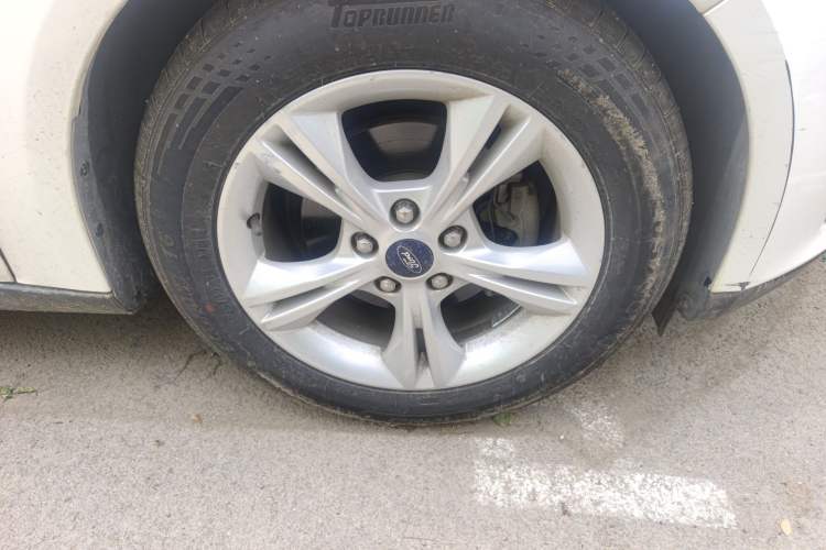 Used Ford Focus 2015 Hatchback 1.6L Automatic Comfort Model Right Front Wheel Hub