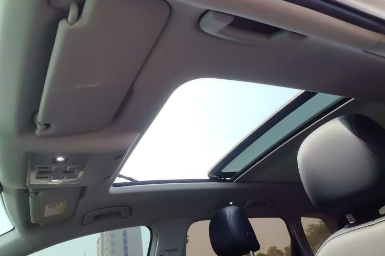 Used Volkswagen Tharu 2022 280TSI Two-Wheel-Drive Luxury Edition Headliner