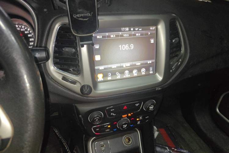 Used Jeep Compass 2017 200T Automatic Family Edition Audio And AC Panel