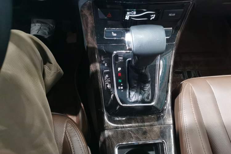 Used Lifan Auto Xuanlang 2017 2.0L CVT Comfort Edition Gear Lever