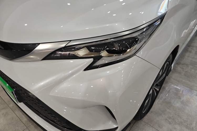 Used Toyota Granvia 2023 2.5L Hybrid Prestige PLUS Edition Left Front Headlight