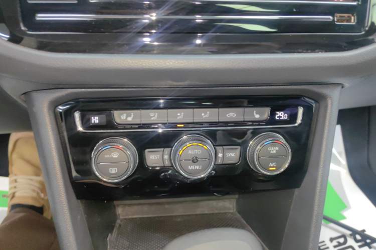 Used Volkswagen Tiguan L 2019 330TSI Automatic Two-Wheel Drive Smart Luxury Version China V Emission Standard