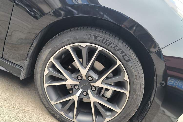 Used Lynk & Co 03 2022 2.0TD DCT JingPro Right Front Wheel Hub