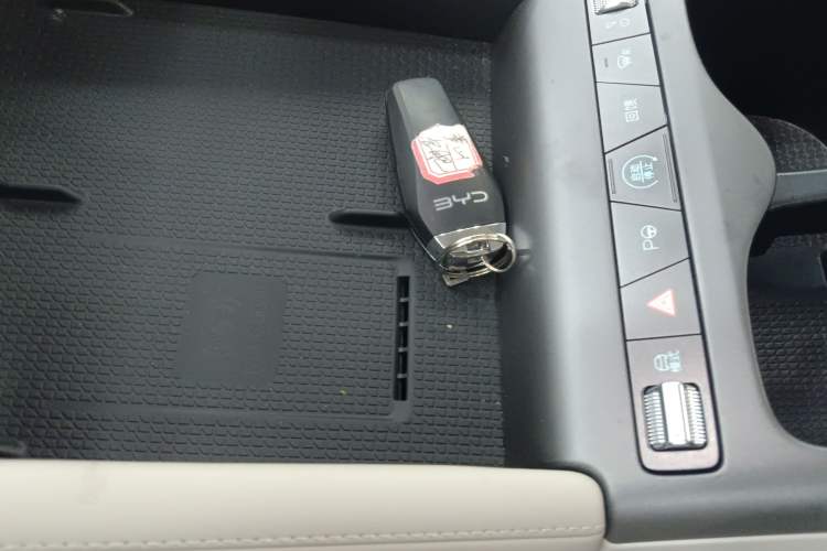 Used BYD Yuan UP 2025 Intelligent Driving Version 401 km Leading Edition