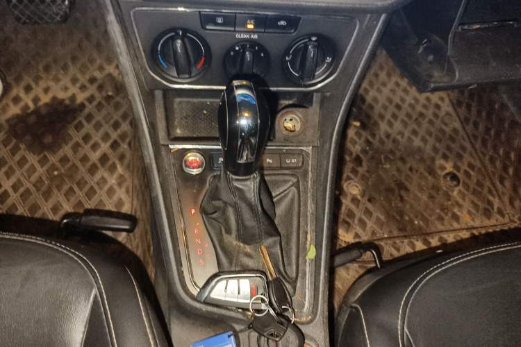 Used Volkswagen Lavida 2017 1.6L Automatic Comfort Edition Gear Lever