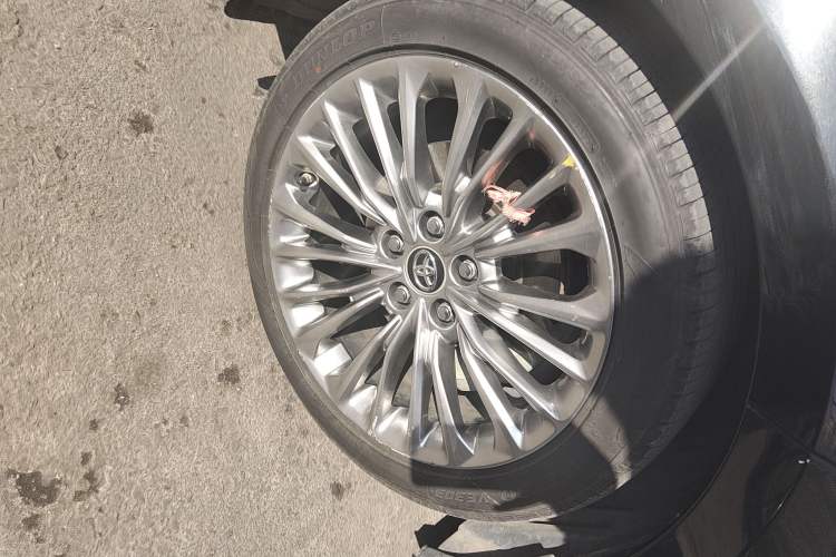 Used Toyota Avalon 2019 Dual-Engine 2.5L XLE Prestige Version China VI Standard
