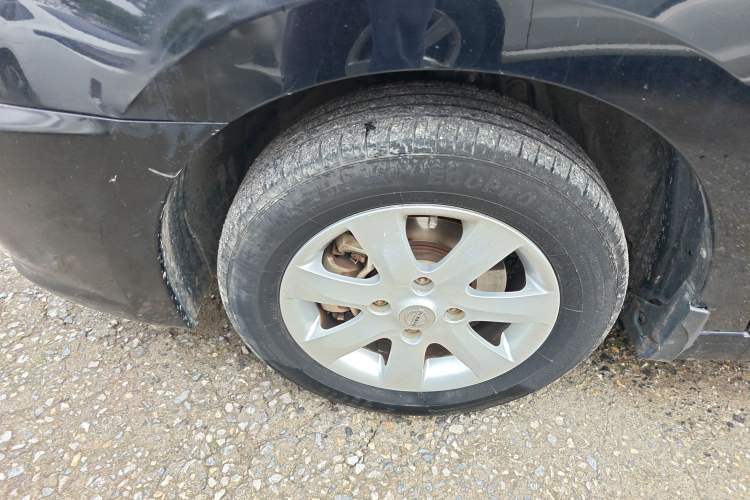 Used Nissan Sylphy 2012 Classic 1.6XE Manual Comfort Edition Left Front Wheel Hub