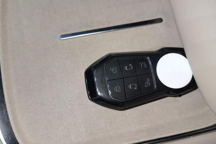 Used XPeng X9 2025 650 Long-Range Max Interior 1