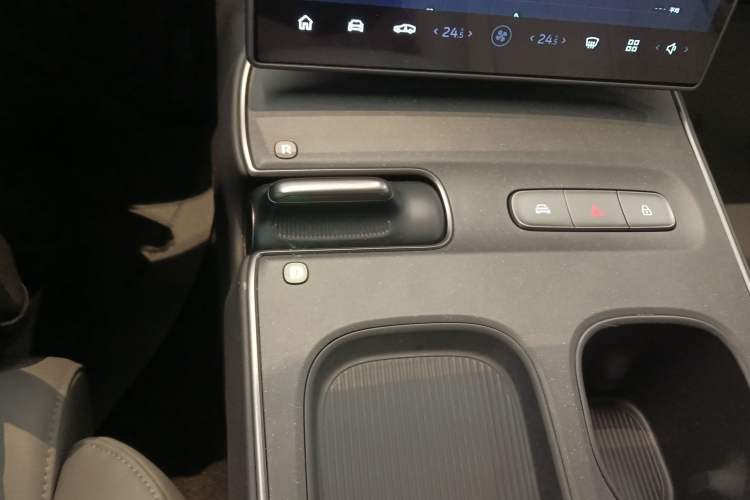 Used Nio ET5 2024 75 kWh Gear Lever