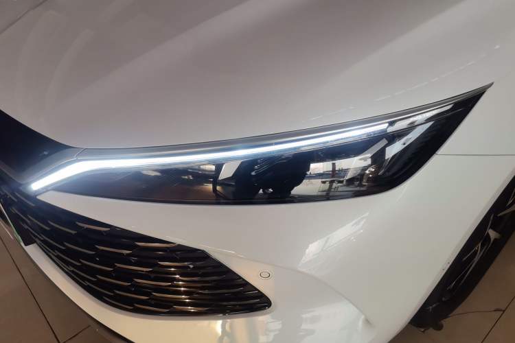 Used BYD Qin L 2025 DM-i Smart Drive 120KM Superior Model Left Front Headlight