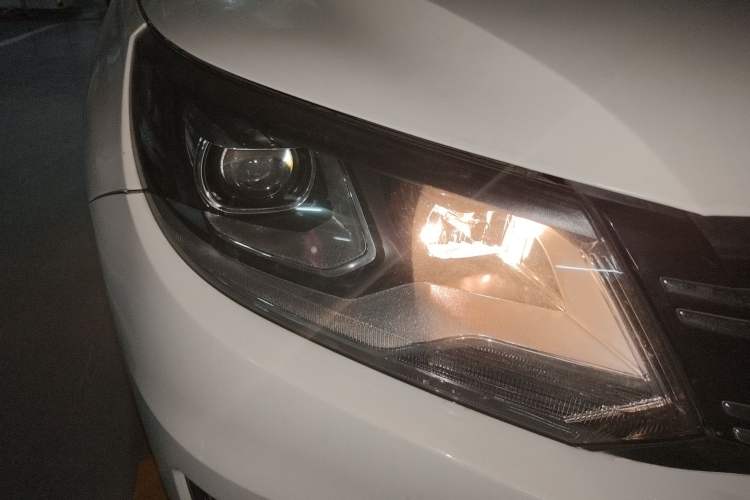 Used Volkswagen Tiguan 2013 1.8TSI Automatic Two-Wheel Drive Luxury Model Right Front Headlight