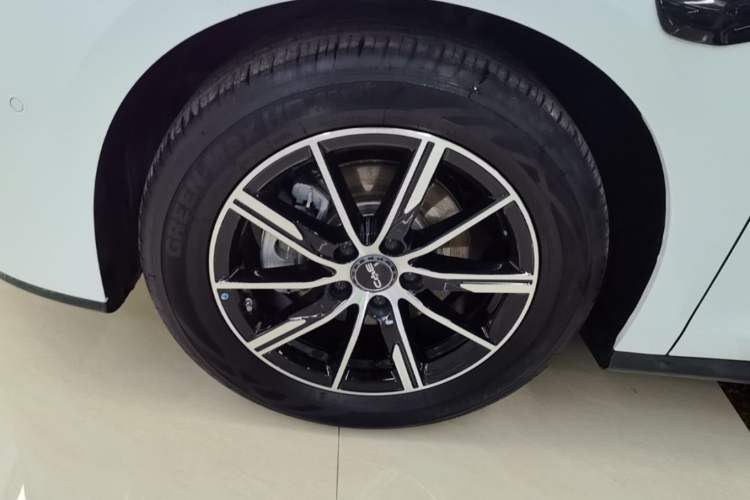 Used BYD Seal 06 New Energy 2025 DM-i Smart Drive 120KM Deluxe Model Left Front Wheel Hub