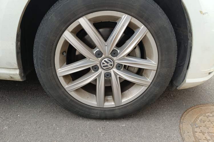 Used Volkswagen Golf 2018 230TSI Automatic Comfort Model Right Front Wheel Hub