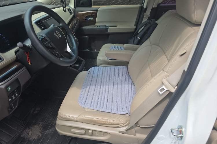 Used Honda Odyssey 2015 Revised 2.4L Luxury Edition Left Front Seat