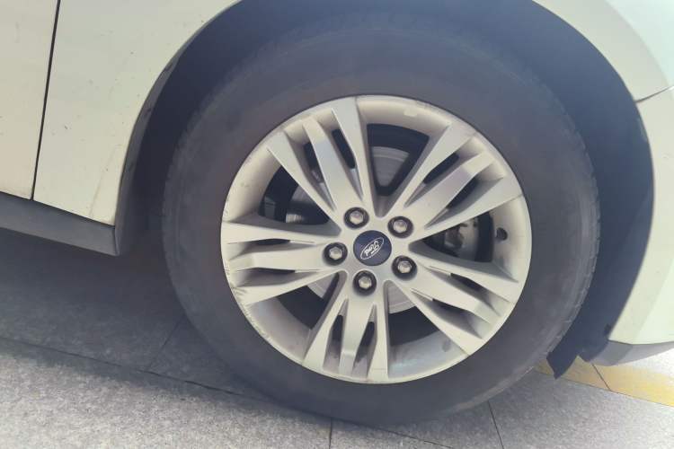 Used Ford Focus 2012 Hatchback 1.6L Automatic Comfort Model Right Front Wheel Hub