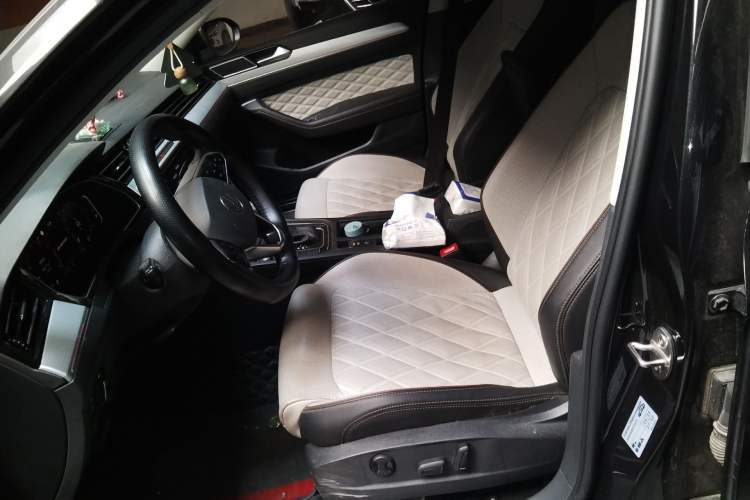 Used Volkswagen Magotan 2023 2 Million Units Commemorative Edition 330TSI DSG Luxury Version
