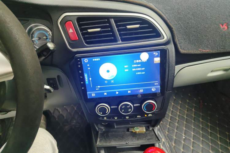 Used Soueast V3 Lingyue 2015 1.5L AMT Happiness Edition Audio And AC Panel