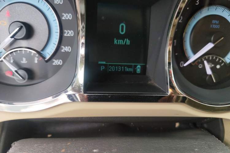 Used Buick LaCrosse 2012 2.4L SIDI Elegant Edition Odometer Close Up